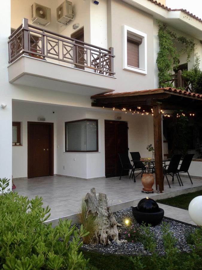 Beach House Nikiti Buitenkant foto